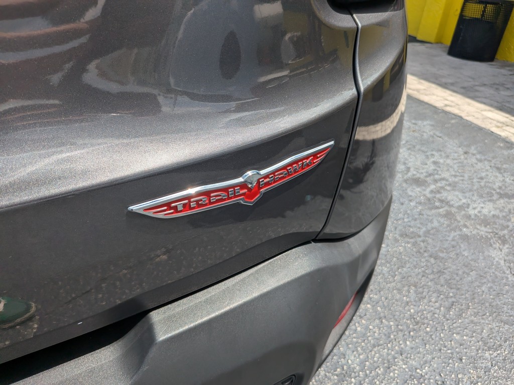 Jeep Renegade Vehicle Full-screen Gallery Image 09