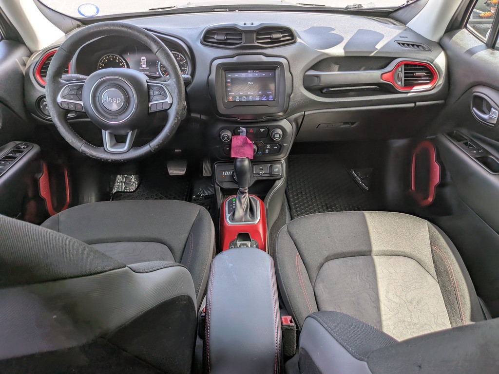 Jeep Renegade Vehicle Full-screen Gallery Image 13