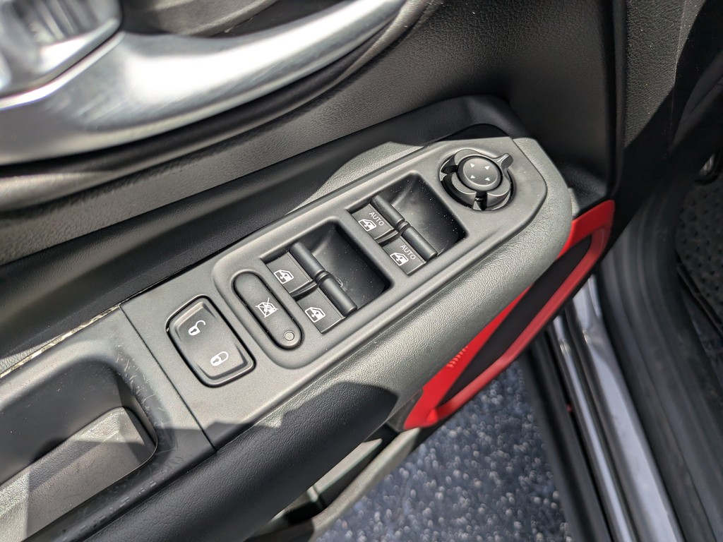 Jeep Renegade Vehicle Full-screen Gallery Image 18