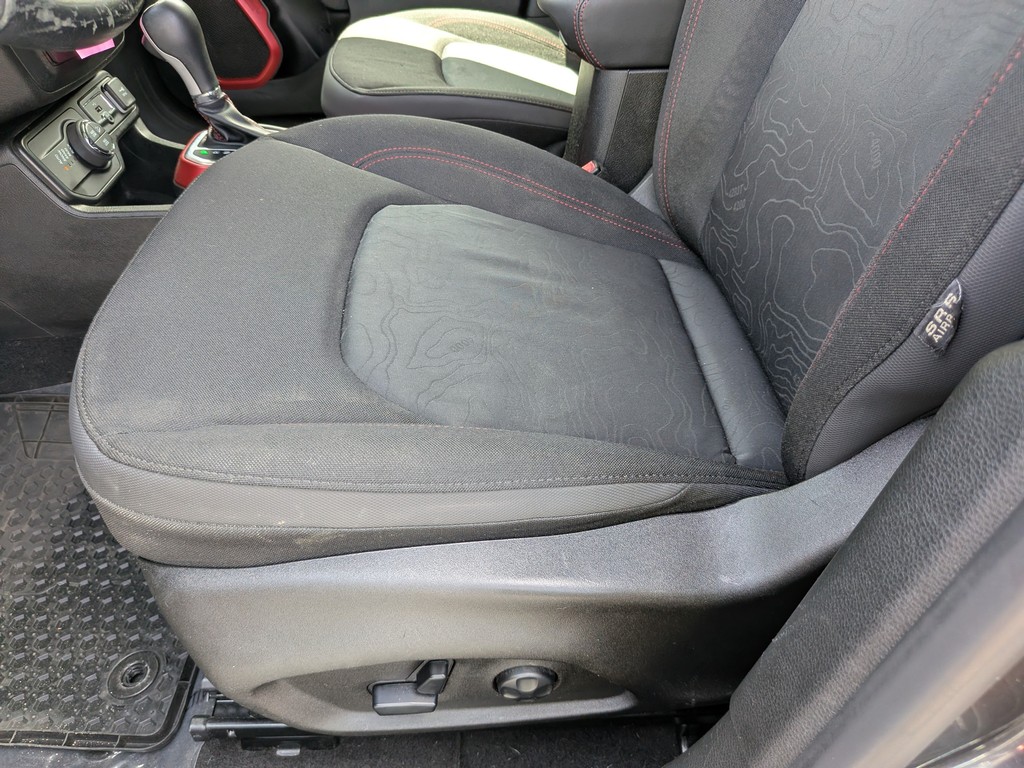 Jeep Renegade Vehicle Full-screen Gallery Image 19