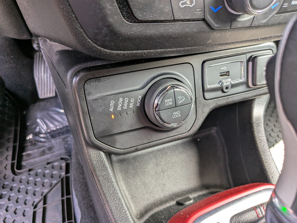 Jeep Renegade Vehicle Full-screen Gallery Image 24