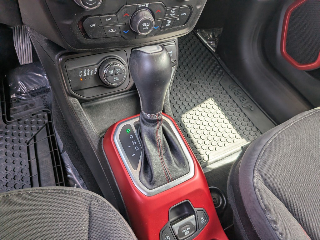 Jeep Renegade Vehicle Full-screen Gallery Image 25