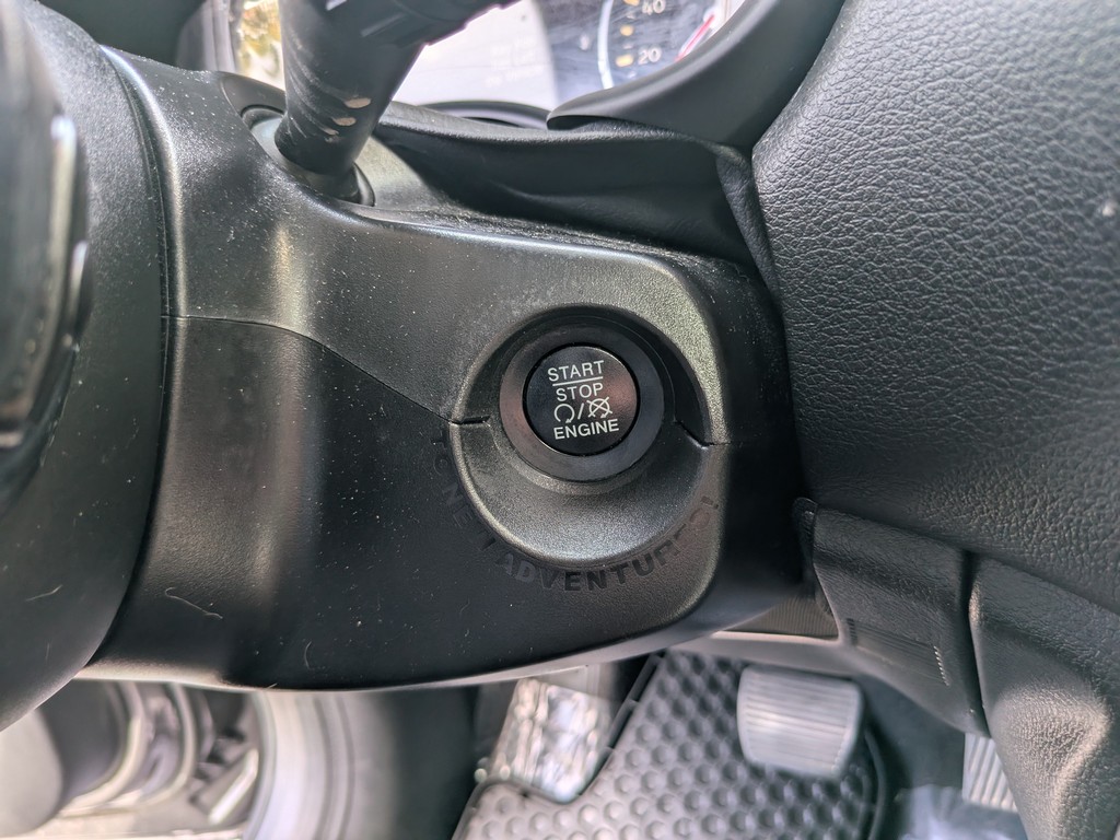 Jeep Renegade Vehicle Full-screen Gallery Image 26
