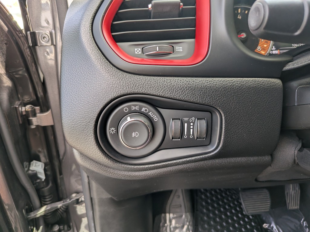 Jeep Renegade Vehicle Full-screen Gallery Image 27