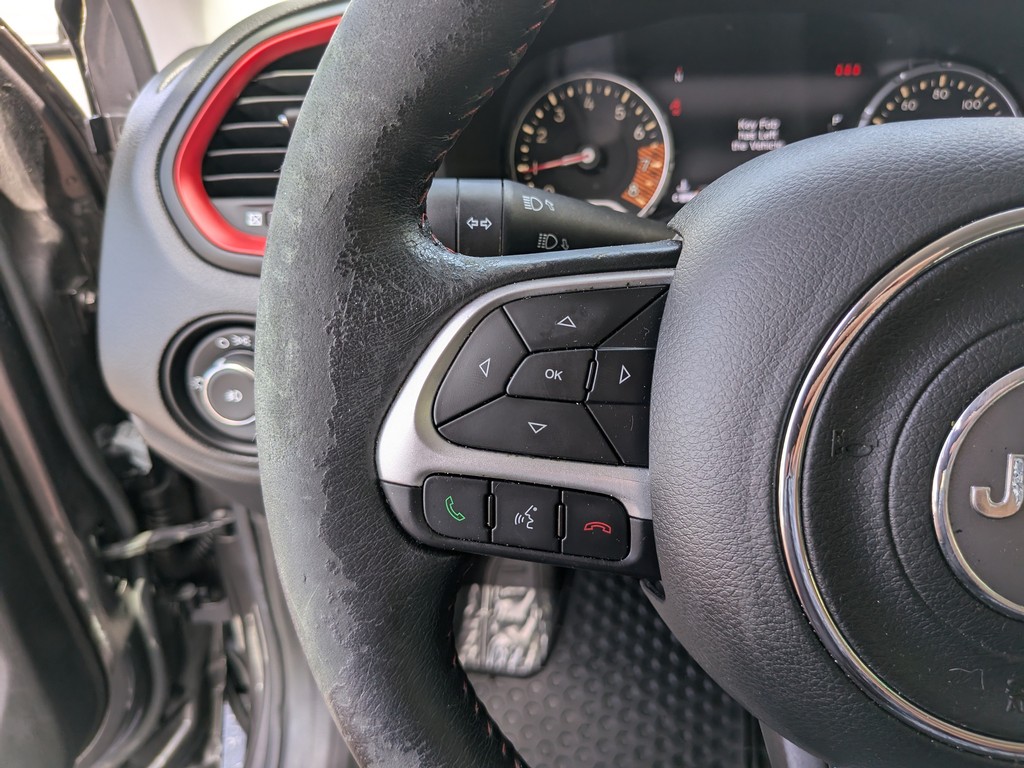Jeep Renegade Vehicle Full-screen Gallery Image 29