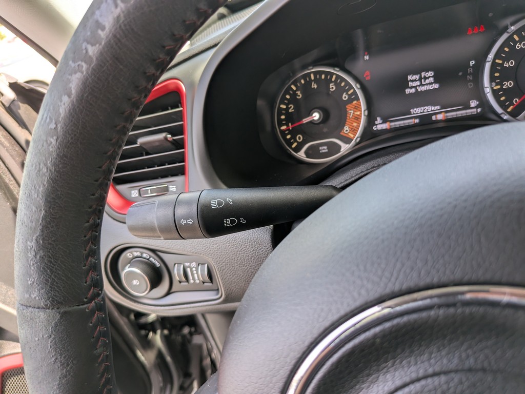 Jeep Renegade Vehicle Full-screen Gallery Image 31