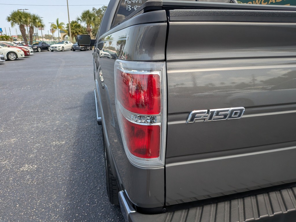 Ford F-150 Vehicle Full-screen Gallery Image 07