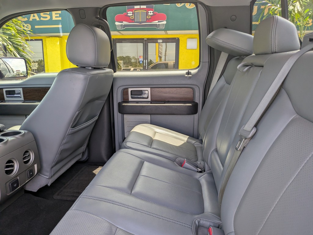 Ford F-150 Vehicle Full-screen Gallery Image 16