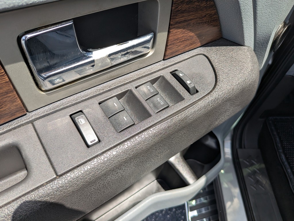 Ford F-150 Vehicle Full-screen Gallery Image 18