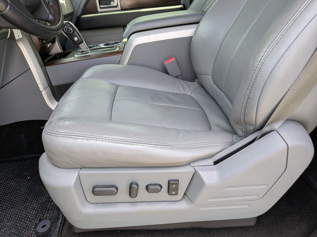 Ford F-150 Vehicle Full-screen Gallery Image 19
