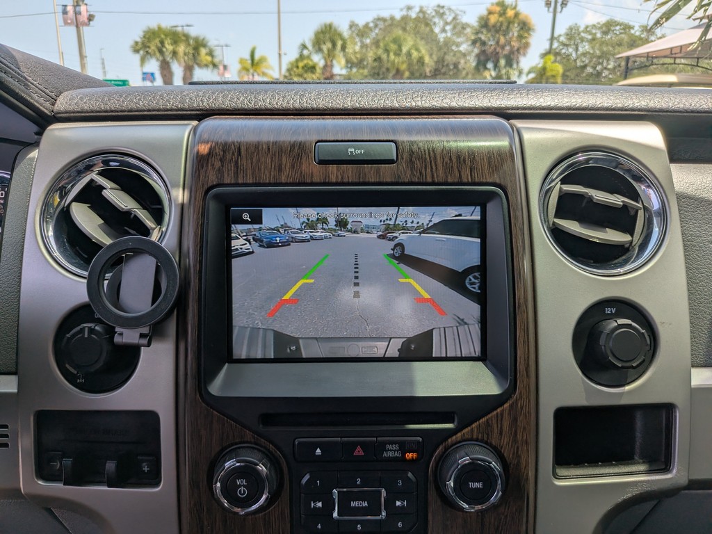 Ford F-150 Vehicle Full-screen Gallery Image 23