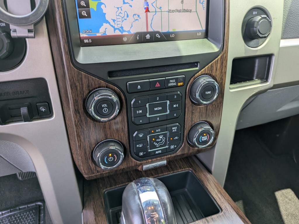 Ford F-150 Vehicle Full-screen Gallery Image 24