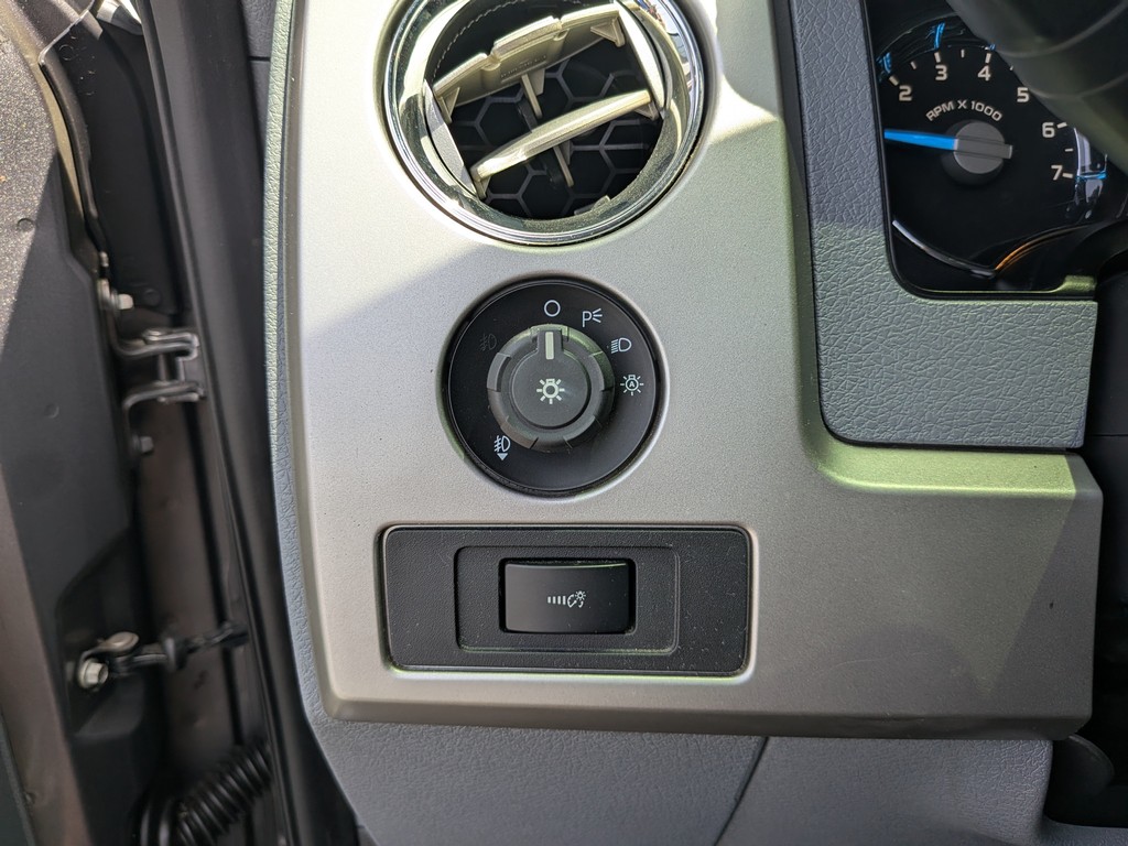 Ford F-150 Vehicle Full-screen Gallery Image 26