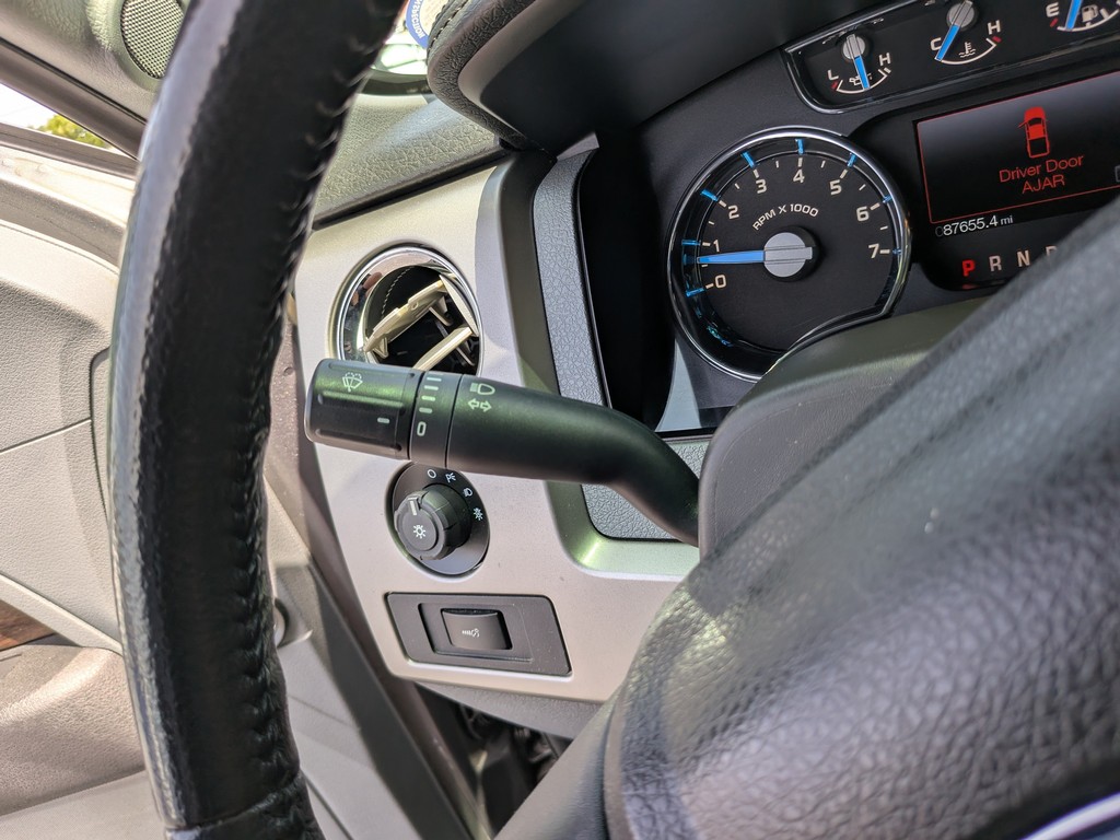 Ford F-150 Vehicle Full-screen Gallery Image 31