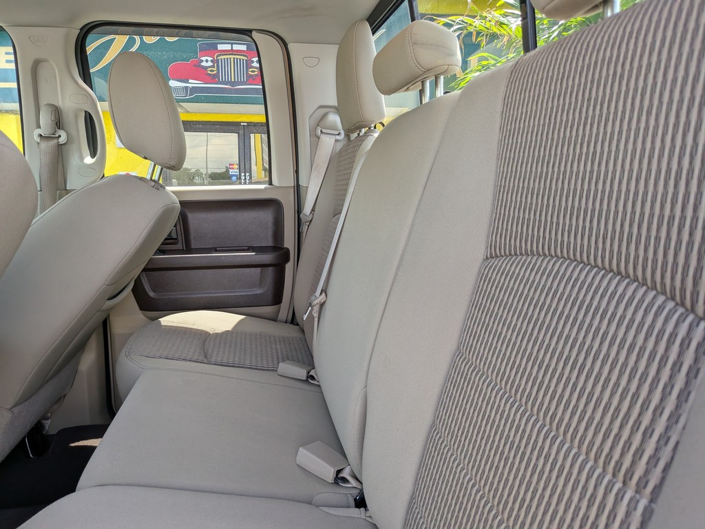 Ram 1500 Vehicle Full-screen Gallery Image 16