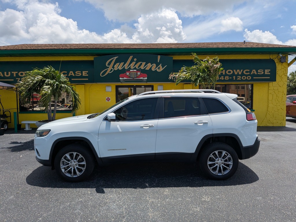 Jeep Cherokee Vehicle Full-screen Gallery Image 02