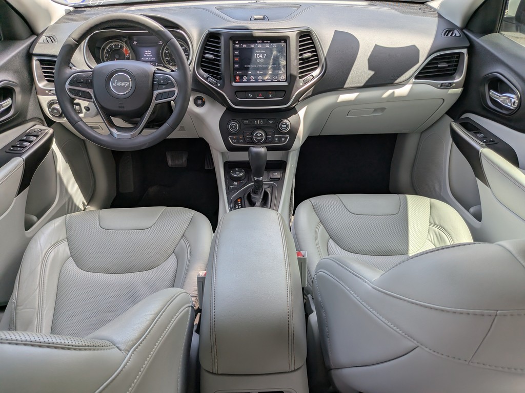 Jeep Cherokee Vehicle Full-screen Gallery Image 13