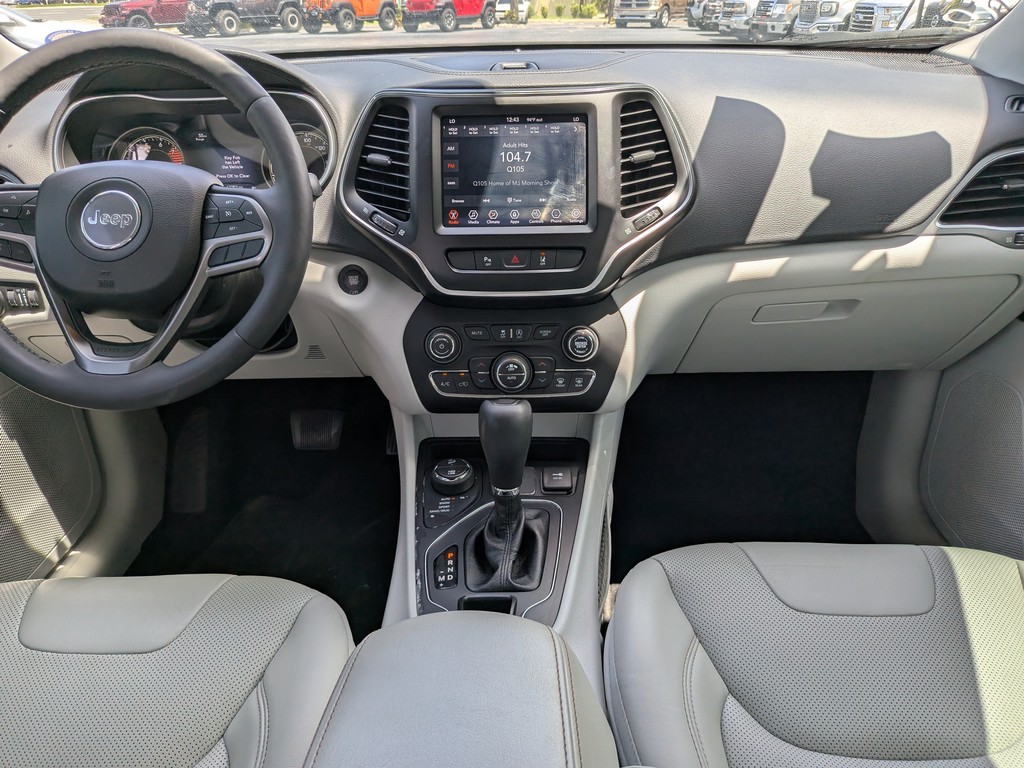 Jeep Cherokee Vehicle Full-screen Gallery Image 15