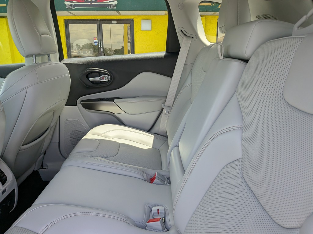Jeep Cherokee Vehicle Full-screen Gallery Image 17