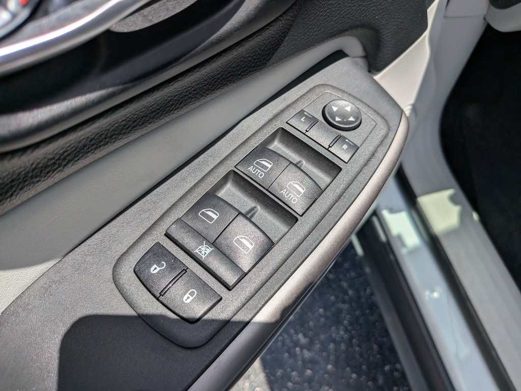 Jeep Cherokee Vehicle Full-screen Gallery Image 18