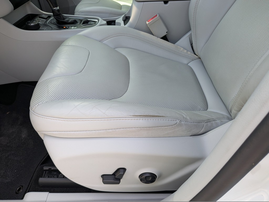 Jeep Cherokee Vehicle Full-screen Gallery Image 19