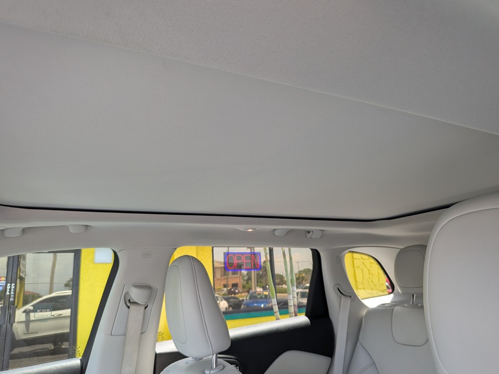 Jeep Cherokee Vehicle Full-screen Gallery Image 20