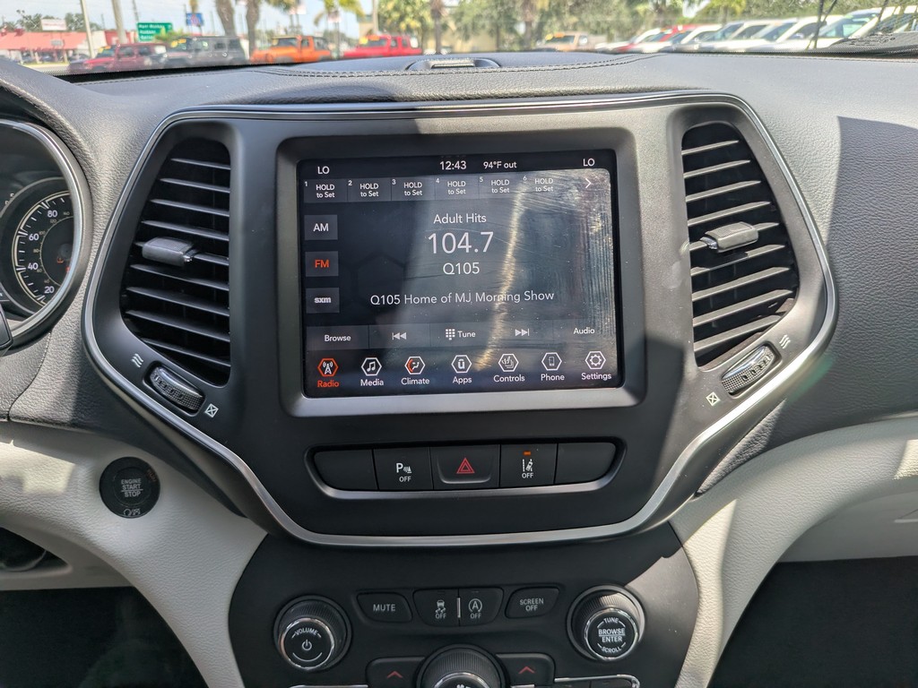 Jeep Cherokee Vehicle Full-screen Gallery Image 21