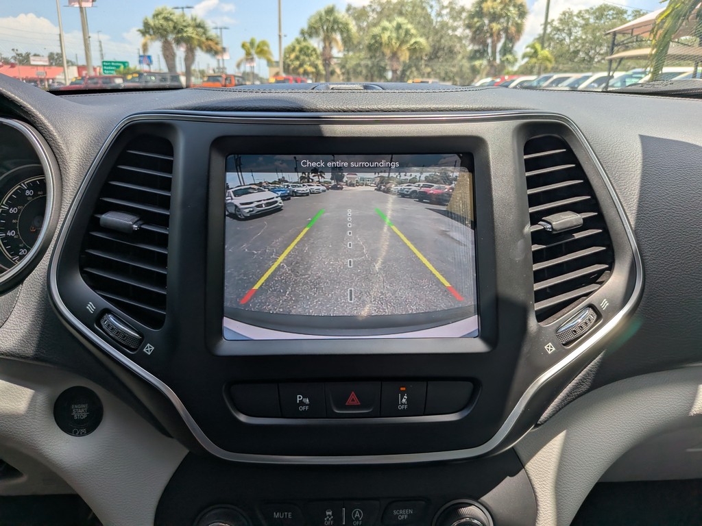 Jeep Cherokee Vehicle Full-screen Gallery Image 22