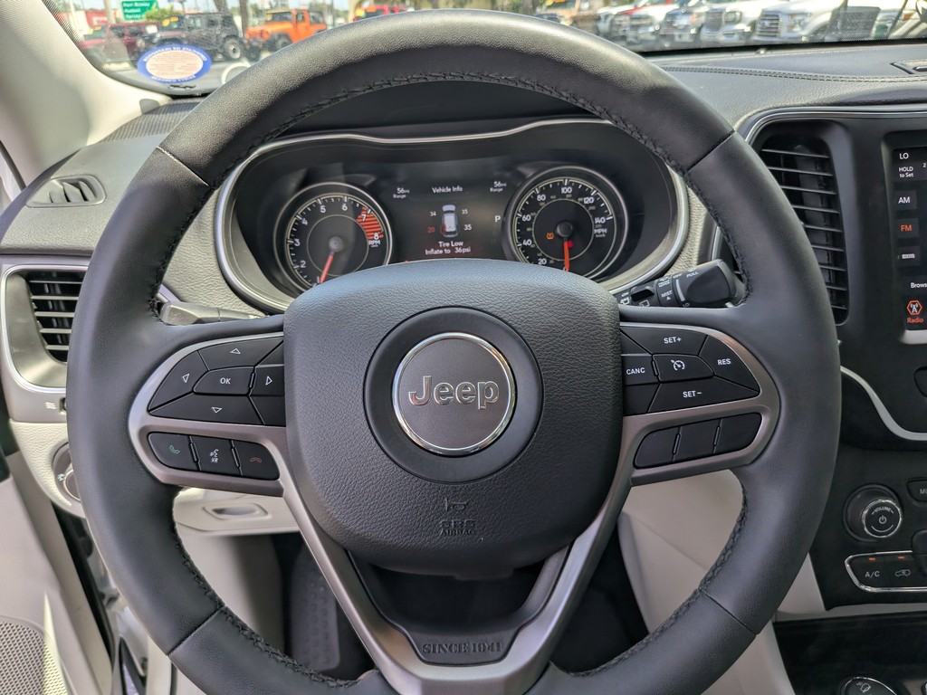 Jeep Cherokee Vehicle Full-screen Gallery Image 27