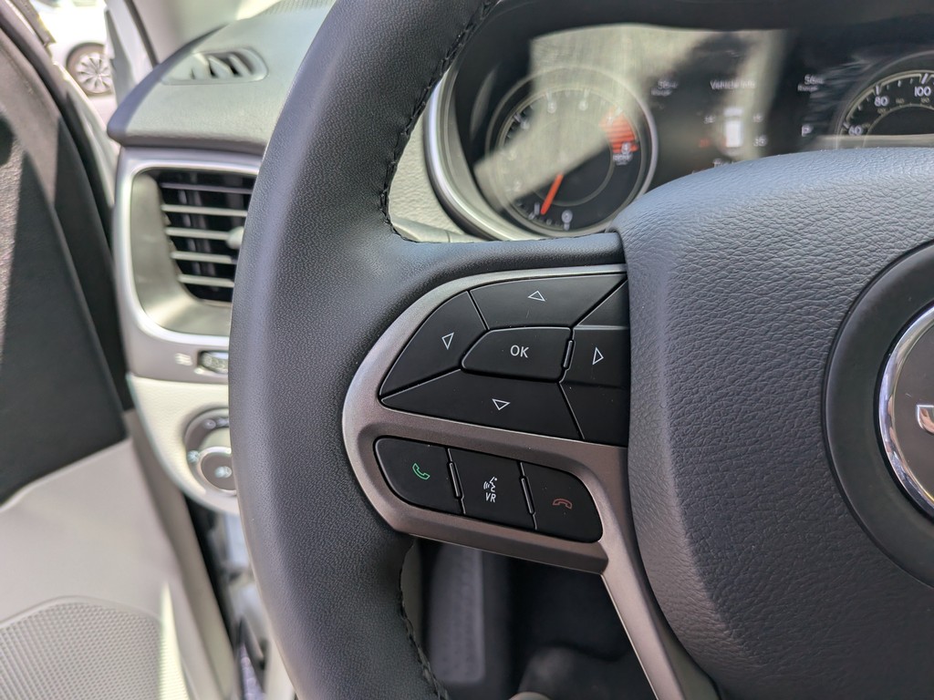 Jeep Cherokee Vehicle Full-screen Gallery Image 28