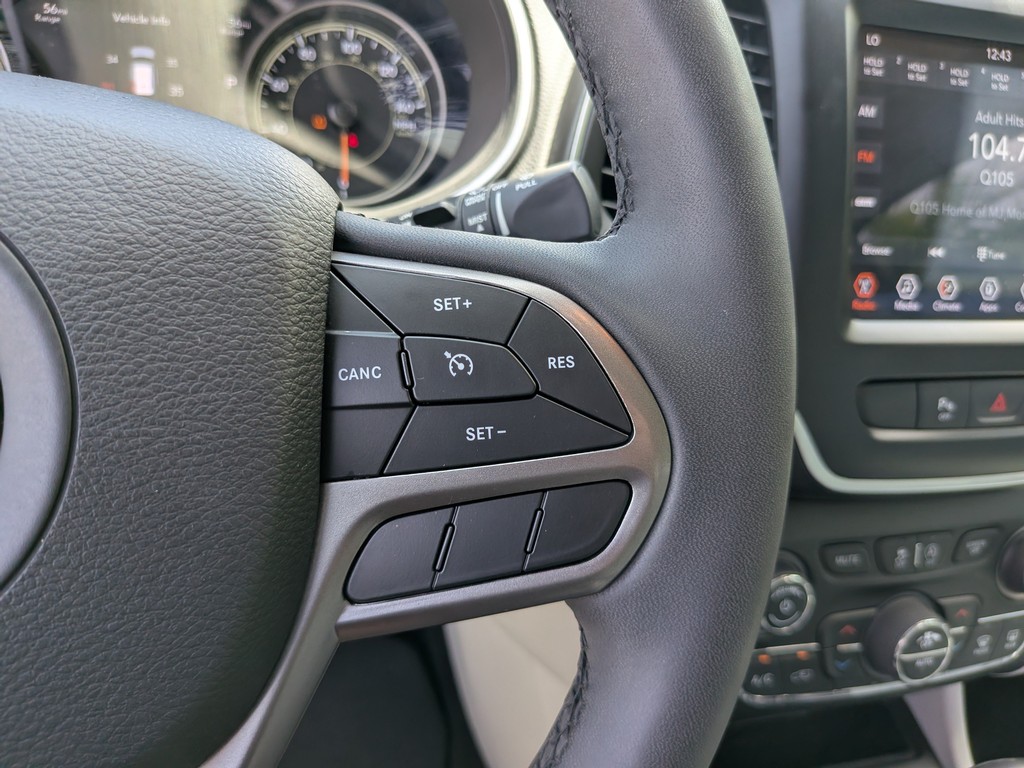 Jeep Cherokee Vehicle Full-screen Gallery Image 29