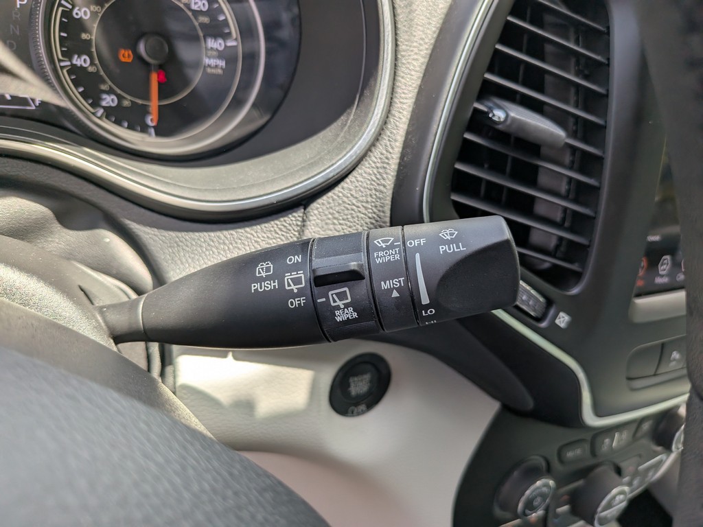 Jeep Cherokee Vehicle Full-screen Gallery Image 31