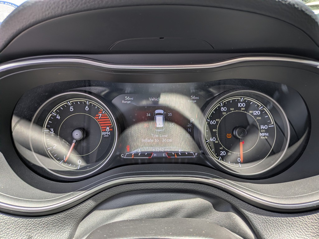 Jeep Cherokee Vehicle Full-screen Gallery Image 32