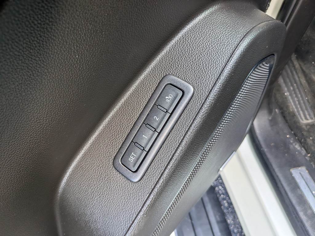 Chevrolet Tahoe Vehicle Full-screen Gallery Image 22