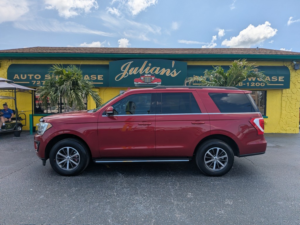 Ford Expedition Vehicle Full-screen Gallery Image 02