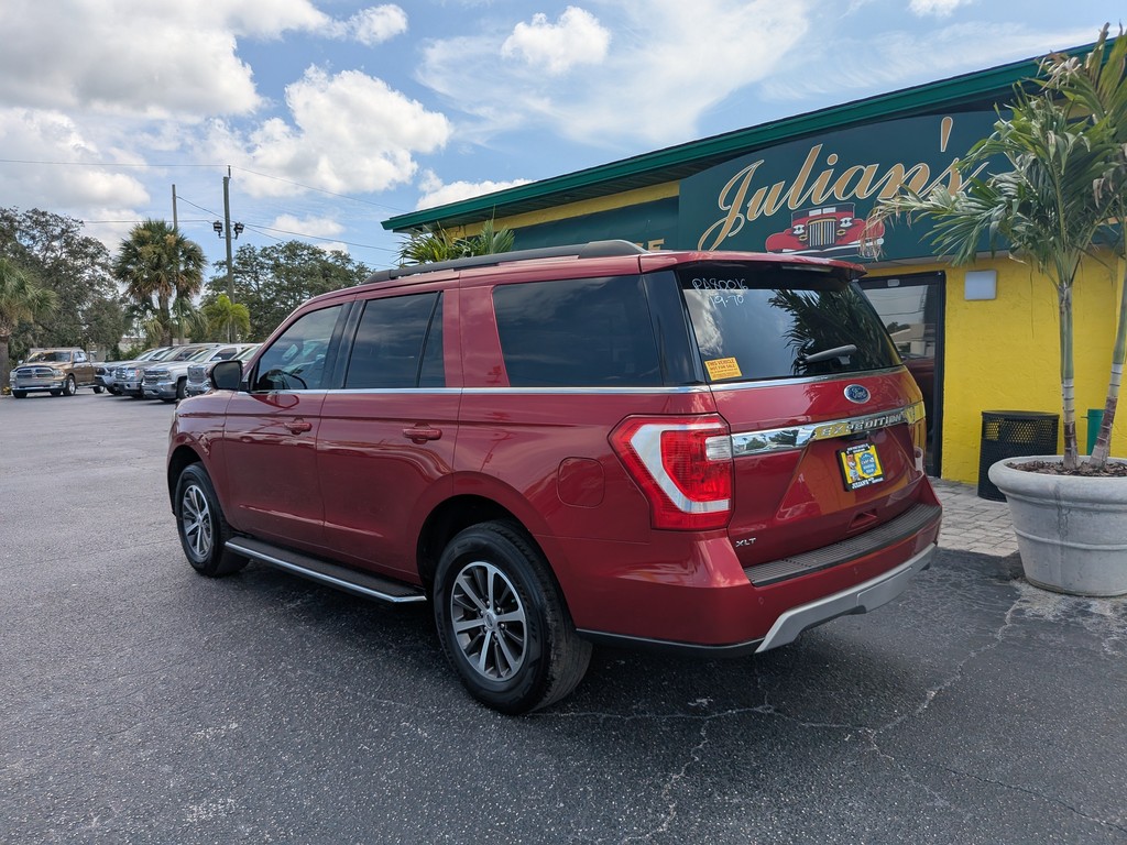 Ford Expedition Vehicle Full-screen Gallery Image 03