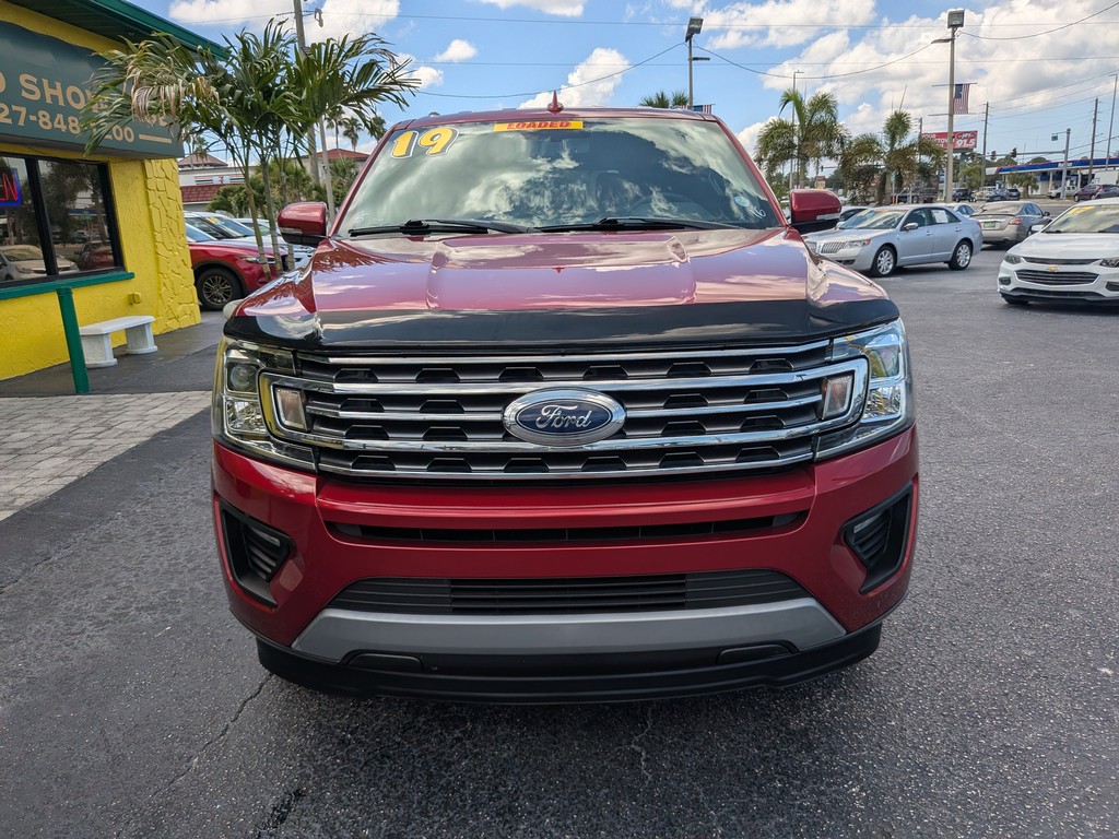 Ford Expedition Vehicle Full-screen Gallery Image 05