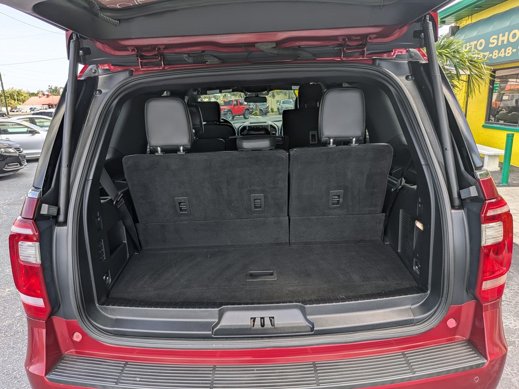 Ford Expedition Vehicle Full-screen Gallery Image 08