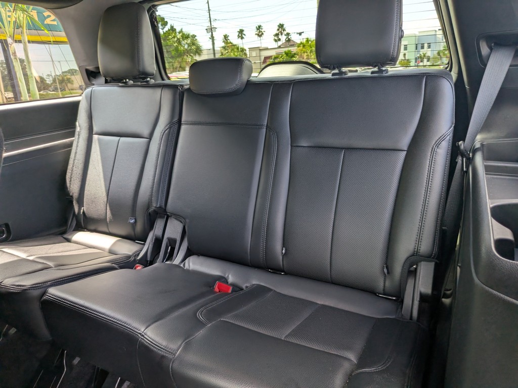 Ford Expedition Vehicle Full-screen Gallery Image 18
