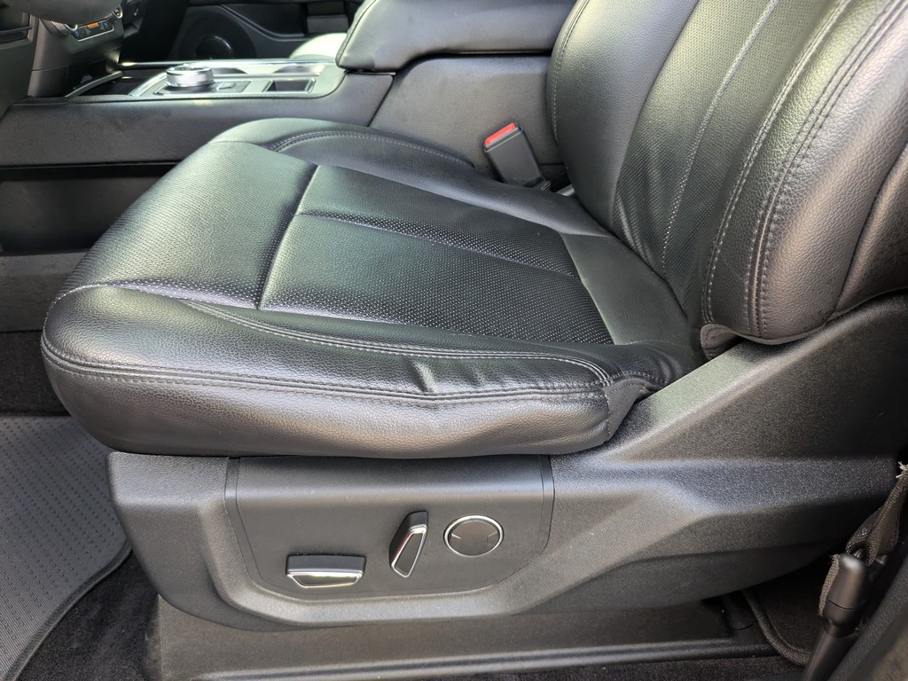 Ford Expedition Vehicle Full-screen Gallery Image 21