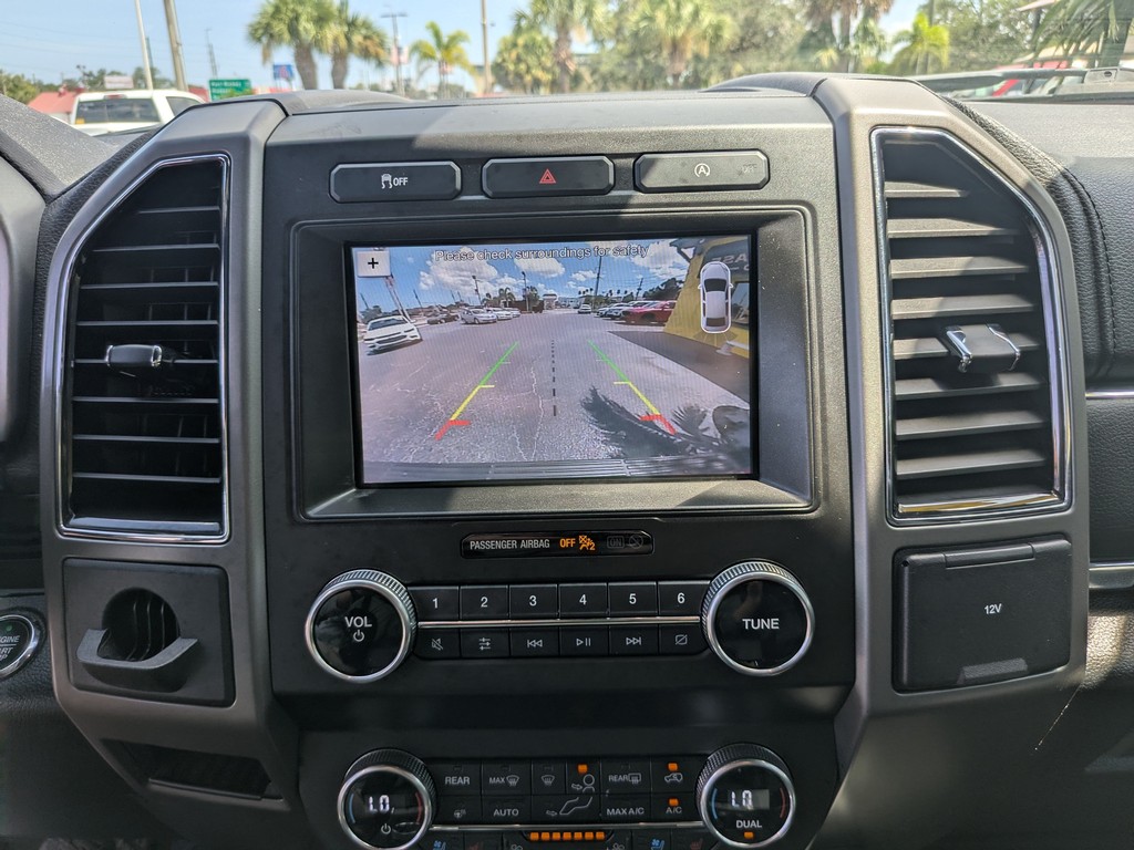 Ford Expedition Vehicle Full-screen Gallery Image 25