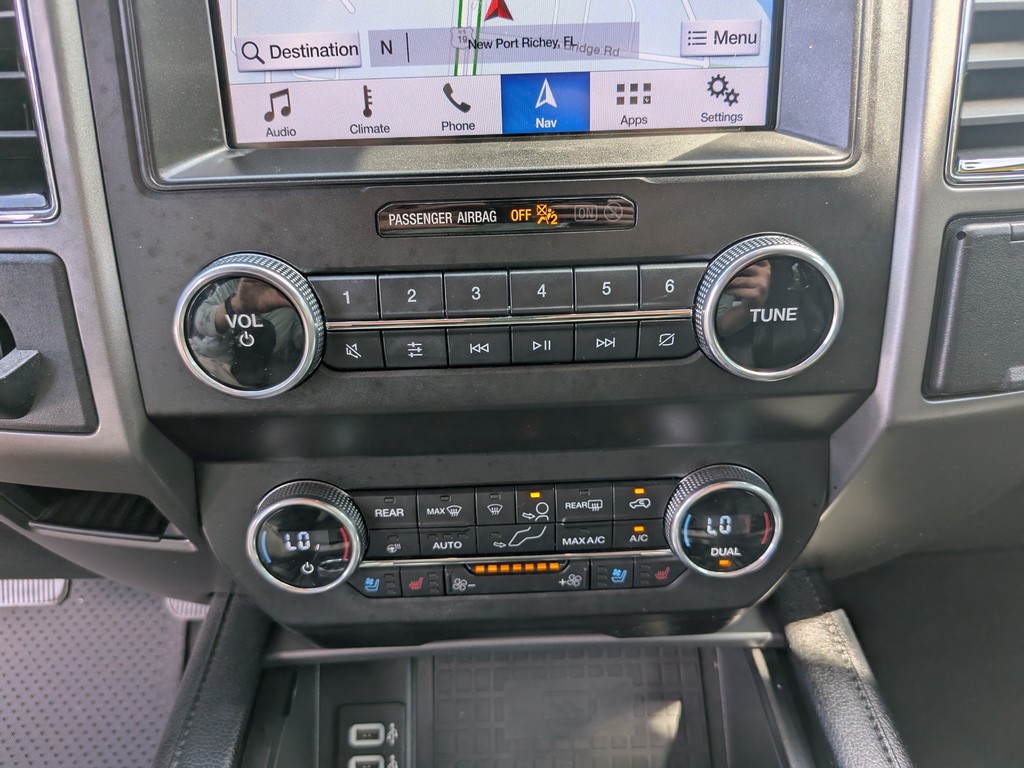 Ford Expedition Vehicle Full-screen Gallery Image 26