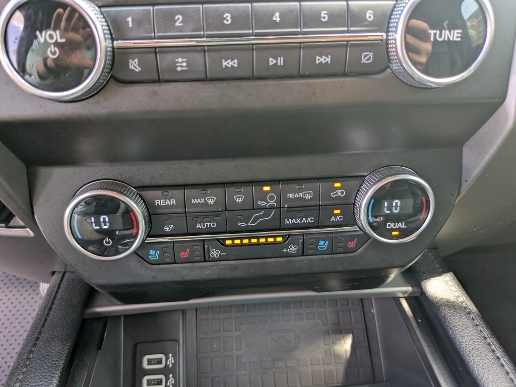 Ford Expedition Vehicle Full-screen Gallery Image 27