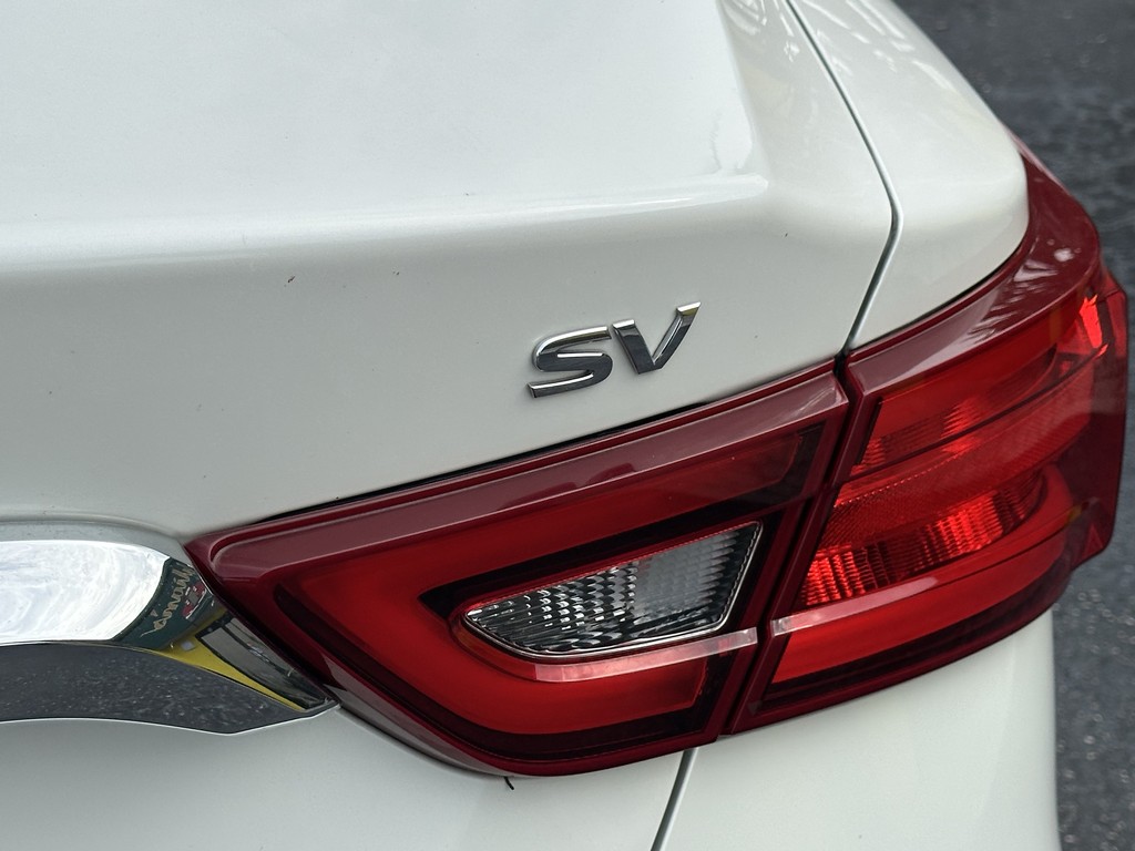 Nissan Maxima Vehicle Full-screen Gallery Image 07