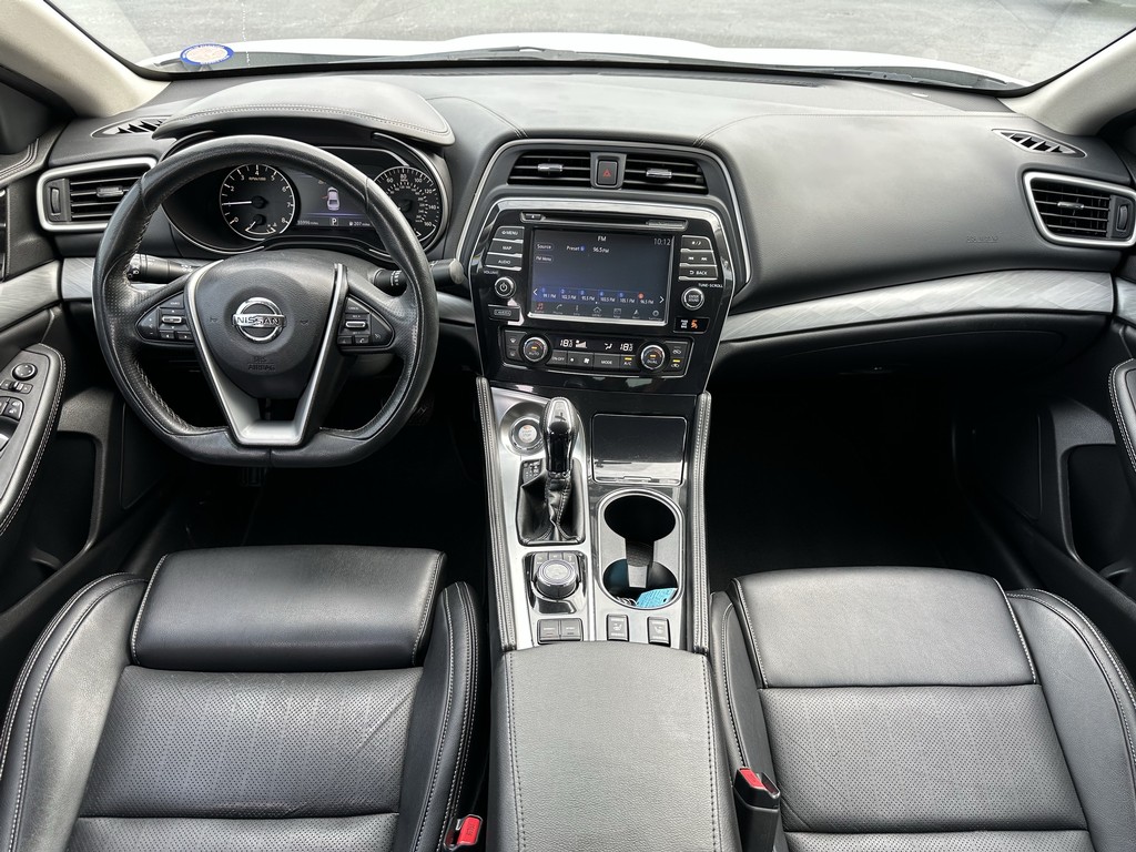 Nissan Maxima Vehicle Full-screen Gallery Image 09