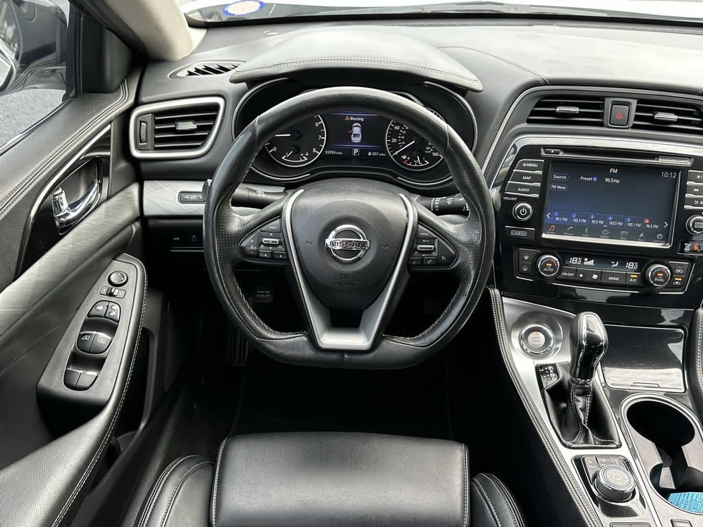 Nissan Maxima Vehicle Full-screen Gallery Image 10