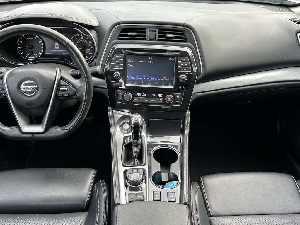 Nissan Maxima Vehicle Full-screen Gallery Image 11