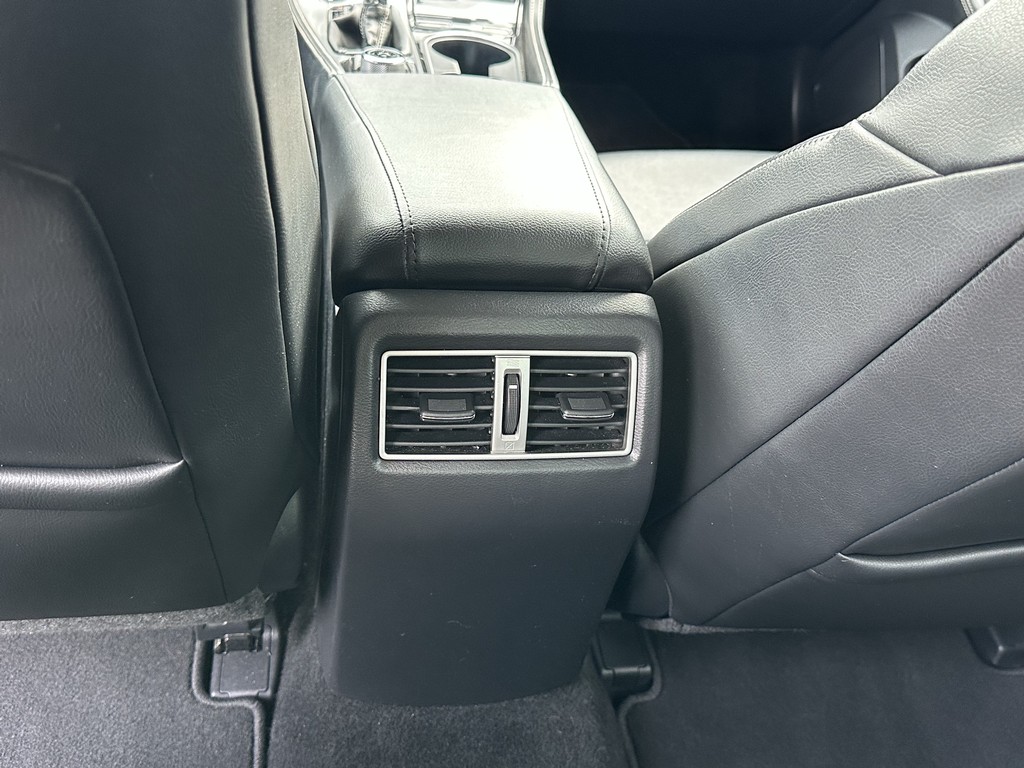 Nissan Maxima Vehicle Full-screen Gallery Image 13
