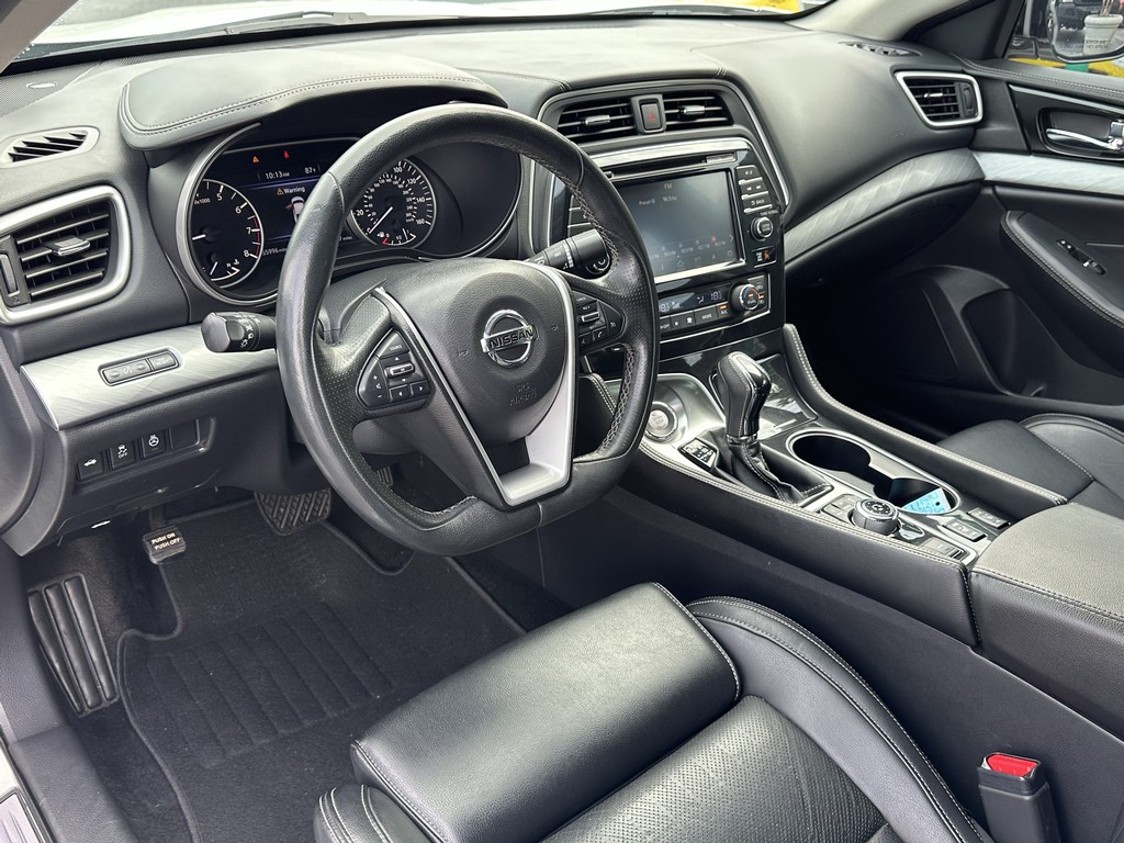 Nissan Maxima Vehicle Full-screen Gallery Image 16