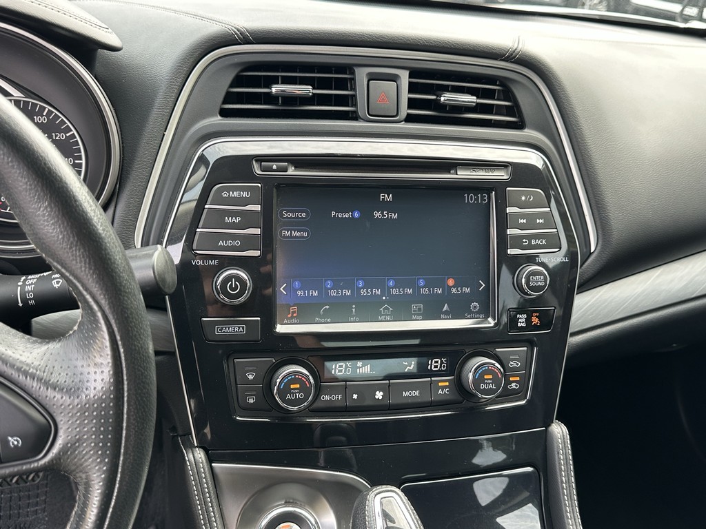 Nissan Maxima Vehicle Full-screen Gallery Image 21